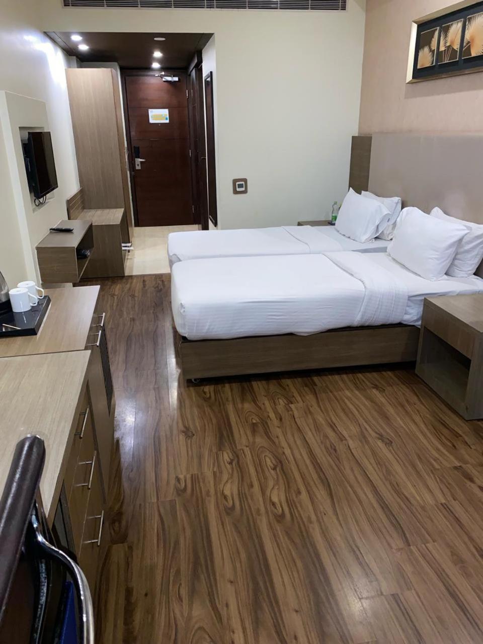 Golden Suites Gurgaon Inde Hotels Dış mekan fotoğraf