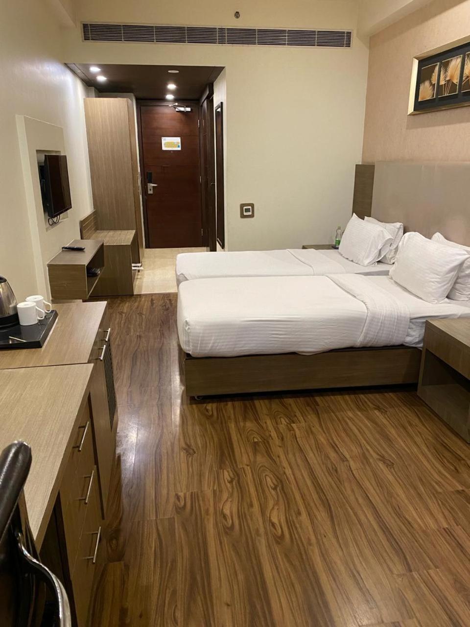 Golden Suites Gurgaon Inde Hotels Dış mekan fotoğraf