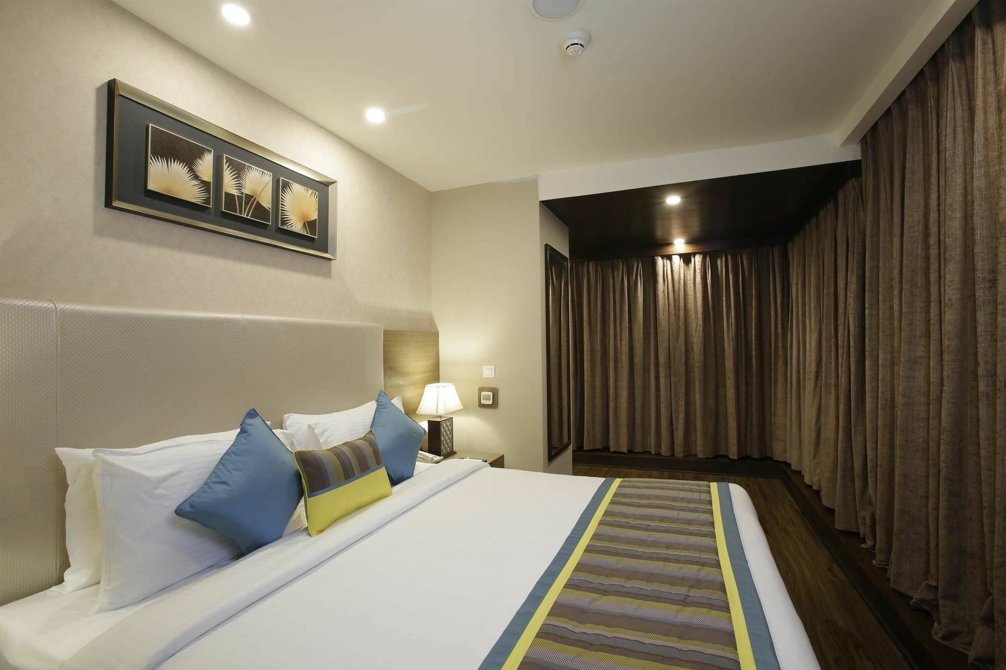 Golden Suites Gurgaon Inde Hotels Dış mekan fotoğraf